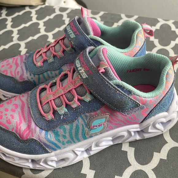 Sneakers - Picture 13 of 14